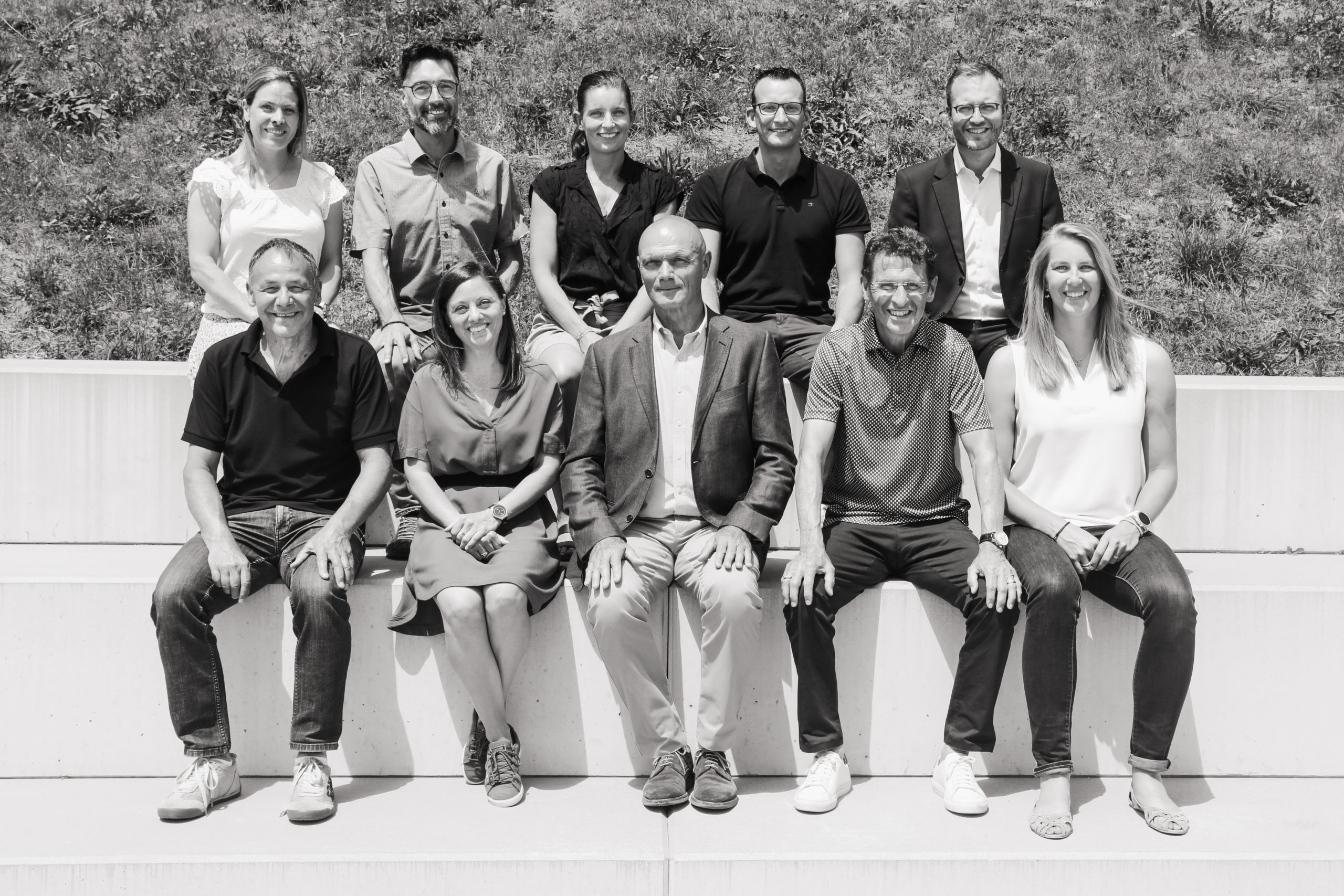 MSVD_Groupe_CF_Assis_N&B